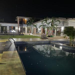  Très Belle Villa Au Quartier Macampagne - mine terrain concession très belle villa avec piscine à vendre au quartier macampagne dans la ville de kinshasa en république démocratique du congo.  prix - 1.800.000 usd $ négociable 