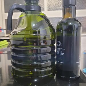  Huile D'olive D'algérie - huiles nous sommes exportateur de produits agro-alimentaires spécialisée en dattes et l'huile d'olive vierge et extra vierge,  nous proposons nos produits à des prix raisonnables et compétitifs avec des analyses très satisfaisantes,  on est ouvert à toutes propositio