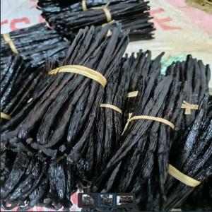  Vanille Bourbon De Très Haute Qualité - épices aromates bonjour,  nous sommes une entreprise d'exportation de produit locaux,  vanille et épices. nous recherchons des clients pour l'achat de nos vanilles bourbon de madagascar de très haute qualité,  non fendue,  16 à 20cm à 80 euros/kg transport jusqu'à l'aéro