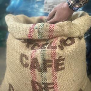  Achat Cafe (arabica Robusta) - café cacao thé bonjour--nous recherchons du café robusta et arabica grade 1 et 2 pour nos clients en france. nous recherchons un partenaire sérieux et fiable avec qu'on peut établir un partenariat dans des années a venir pour une livraison mensuelle (à partir de 20 tonnes minimum