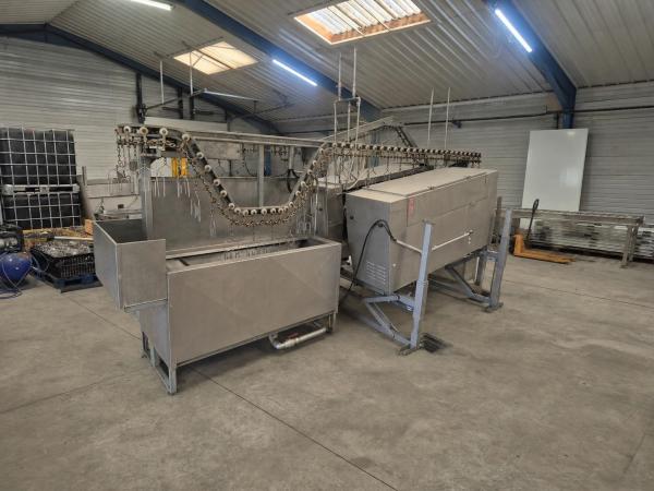  Chaine D'abattage Petites Et Moyennes Prod. - Industrie exploitation chaine d'abattage volailles compacte de marque acma pour petite et moyenne productions comprenant  goulotte de saignage int&eacute;gr&eacute;e bac de trempage car&eacute;n&eacute; et calorifug&eacute; chauffe par r&eacute;sistance contr&ocirc;le de temp&eacute;rature via thermom&e