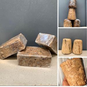  Vente De Savon Noir Africain Bio - hygiene entretien  nous mettons en vente de la tr&egrave;s bonne qualit&eacute; de savon noir africain du nigeria ghana et c&ocirc;te d ivoire fait d ingr&eacute;dients naturels huile de palmiste beurre de karit&eacute; .nos prix sont tr&egrave;s concurrentiels.nous avons des formats de 150 g 250 g 450 