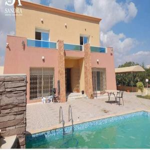  Villa Luxe Vendre - autres a vendre superbe villa sur deux étages 380 m2 bâti sur 1000 m2 avec piscine dans un quartier très chic et calme et proche de mer et toute comodité.plus de détails sur visite ou par rdv par téléphone ou mail pour les sérieux.merci--
