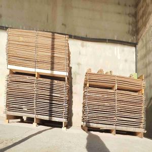 Planches De Surf En Paulownia. - bois charbon fibre 1, 5 mètres cubes de planches de paulownia de 10 à 30 cm de large,  10 mm d'épaisseur et 2, 5 mètres de long,  bien secs. --sciés bruts sur deux faces,  ils présentent leur côte ou leur écorce naturelle. --le coût total du bois est de 900   ( 6