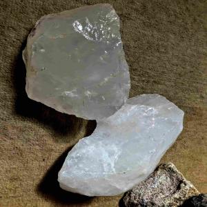  Quartz Blanc Brute - pierre roche nous proposons du quartz blanc naturel extrait à madagascar,  avec une autorisation légale validée par l'état. disponible en grandes quantités,  nous recherchons des clients sérieux souhaitant établir un partenariat à long terme sous contrat---- 