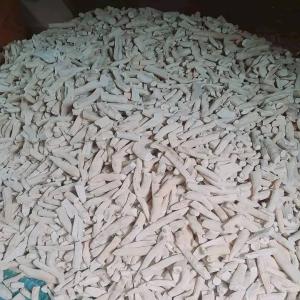  Manioc Seché - féculents nous cherchons des clients potentiels pour les manioc de madagascar. 500euro/tonne livraison au port de votre choix inclus la qualit&eacute; est sur la photo nous acceptons seulement une commande de 50tonnes par mois.