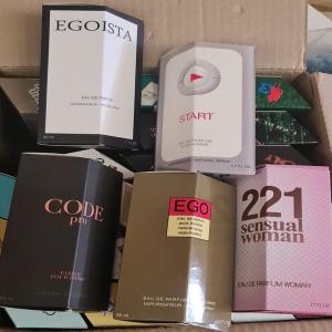  Lot Parfums Variés - hygiene entretien   parfums variés--similaire aux parfums originaux--les parfums protégés par le droit d'auteur sont des parfums qui imitent la fragrance de parfums de marques connues,  mais à un prix inférieur. on les appelle aussi imitations,  inspirations,  copies ou duplicatas.--  