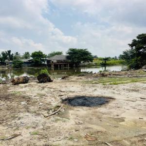  Immobilier Terrain 500m² - mine terrain concession bonjour.--je vends mon terrain de 500m² à grand bassam-mondougou,  situé juste 40m du canal reliant assini . photos du site en images   --document. acd disponible --prix 35000  