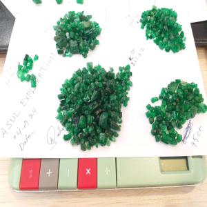  Emeraudes Vendre - pierre roche emeraudes (rubis et tourmaline possible &eacute;galement) disponible direct mine du pakistan. n'h&eacute;sitez pas &agrave; poser vos questions acheteurs s&eacute;rieux svp pas de longues colonnes d'interm&eacute;diaires &ccedil;a n'aboutit jamais de toutes fa&ccedil;ons merci. reste ouvert &a