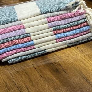 serviettes turques traditionnelles 100/100 co - autres *serviettes traditionnelles turques de qualité*----découvrez nos serviettes traditionnelles turques,  conçues pour votre confort et votre bien-etre. fabriquées à 100% en coton naturel,  nos serviettes sont ------ *absorbantes* - parfaites pour sécher votre pea