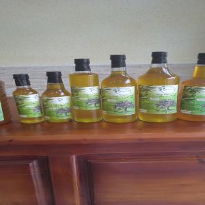  Huile D'olive Vierge - huiles huile d'olive vierge de kabylie algerie est disponible,  une extraction est effectuée dans des équipements neufs ,  et le stockage est effectuée dans des cuves en inox 