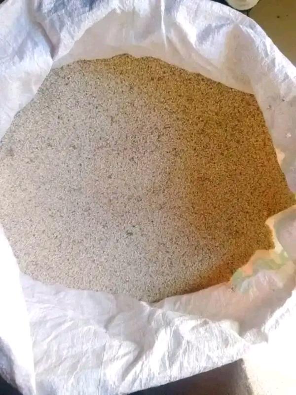  Sésame Blanc Trié - céréales nous avons des sésames de très haute qualité disponible de suite 150tonnes. --prix 4000euro la tonne cif--livraison de suite après confirmation de commande--nous acceptons un contrat de 250tonnes en un mois.--merci bien de nous contacter pour le contrat