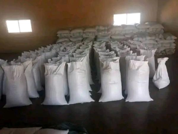  Haricot Blanc Sec - fruits et légumes nous avons des haricots blanc long de très haute qualité.--prix 1000euro la tonne cif--mode d'emballage dans un sac de 50kg--quantité disponible 200tonnes--mode de paiement avec virement bancaire ou chèque à la livraison ou enlèvement de la marchandise ou 50
