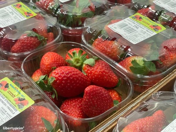  Fraise - fruits et légumes nous vous proposant nos fraises en tout caliber et emballage, tres bonne qualite et couleur naturel alors veuillez nous contacter pour plus d information.