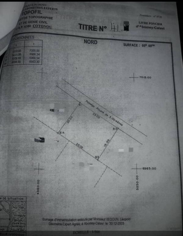  Opportunité D'une Grande Parcelle Avec Tf. - mine terrain concession nous mettons en vente une grande parcelle d'une superficie de 570 mettre carré avec tf personnel en mains à calavi missessinto 50 m juste du goudron missessinto zinvié et 400m du carrefour missessinto ( voie inter état ) à 15 millions dernier prix.