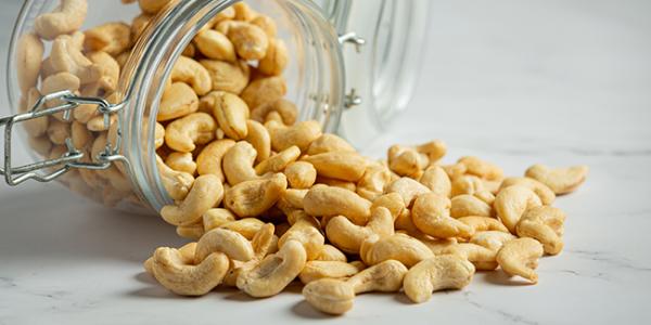  Vente Des Noix De Cajou - fruits secs et graines grillées nous avions mis en vente les noix de cajou bien grillé et traiter. plus de 20 tonne disponible pour la vente . nous recherchons ainsi les acheteurs en gros ou en détail. pour plus d'informations veuillez nous contacter  - le paiement se fait à 50% d'avance avant expéditio
