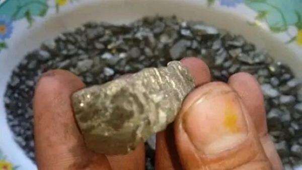  Californius Grade - métaux nous disposions de 5kg de californium grade a,  origine du congo rdc ( goma )  la pierre réponds au teste du testeur de la torche et autres..,  pour le prix veuillez nous contacté s'il vous plait,  