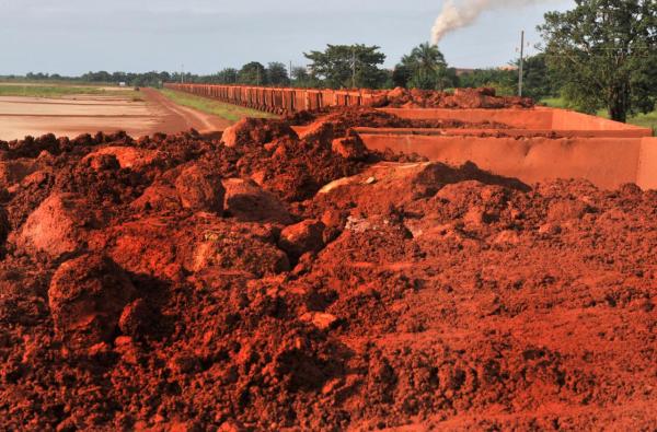  Offre De Vente De Bauxite - mine terrain concession nous sommes une société spécialisée dans l’import/export de matières premières basée en guinée-bissau. nous recherchons actuellement un acheteur direct,  sérieux et fiable pour la bauxite.----caractéristiques de l’offre ------ prod