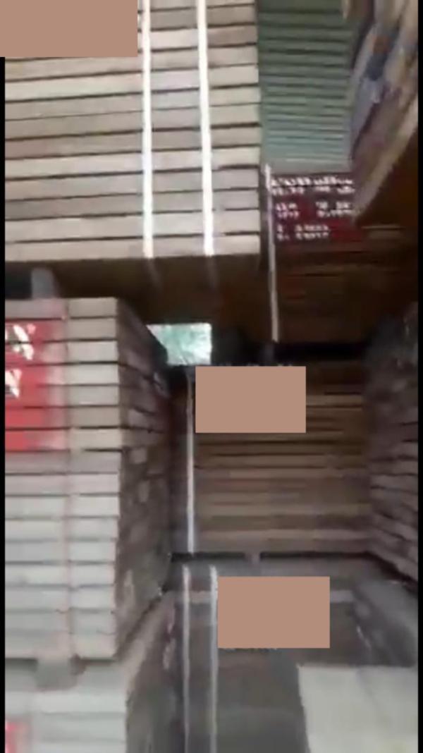  Vente De Bois Tropicaux D'afrique De Qualité - bois charbon fibre nous proposons des essences de bois tropicaux d'afrique de haute qualit&eacute;,  id&eacute;ales pour la fabrication de meubles,  la construction et la d&eacute;coration int&eacute;rieure. nos produits sont issus de forets g&eacute;r&eacute;es de mani&egrave;re durable.