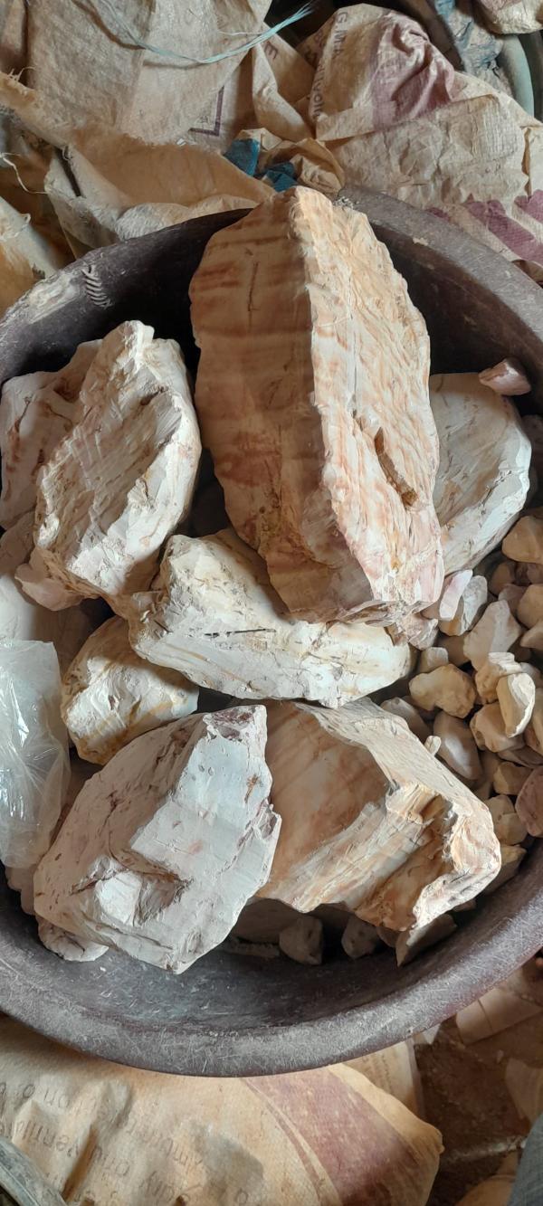  Vente De Kaolin Naturel Comestible Origine - pierre roche nous proposons du kaolin naturel brut (argile comestible),  issu des régions du sud de la côte d’ivoire. ce produit est largement consommé en afrique de l’ouest pour ses usages alimentaires,  artisanaux et cosmétiques.---- caractéristiques ---– 100% naturel,  sans addi