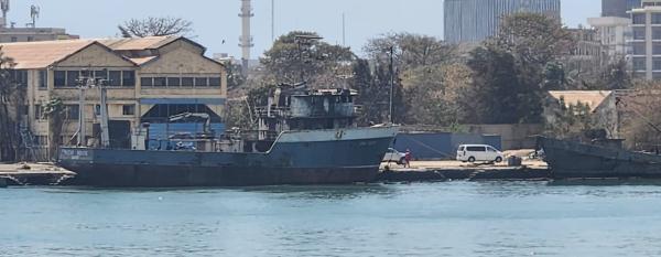  Bateau Ferraille - métaux bateau ferraille a vendre a dakar toutes les papiers sont disponibles autorisation découpage et agrément. --le bateaux pèse 240t,  c'est à l'acheteur de le coupé. --prix 45 millions 
