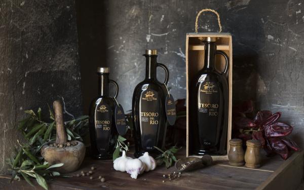  Tesoro Del Rio - olis established in 1970 fermes is a third generation family owned business specializing in the production of organic and conventional olive oil. we maintain full control over quality by marketing only the products harvested from our own estates. available in three sizes — 250ml 500ml and 750ml — 