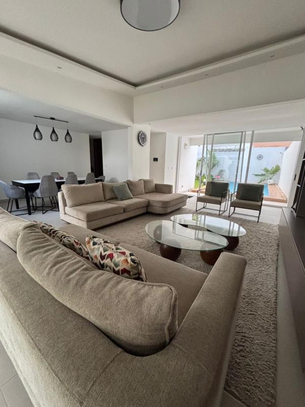  Une Duplex De 6pieces Vendre 2plateaux - mine terrain concession à vendre – villa duplex de  6 pièces avec piscine aux 2 plateaux vallon. --à 1 minute de la rue des jardins,  derrière la boulangerie chez paul, --la villa comprend 4 chambres avec dressings,  dont 3 à l’étage et 1 au rdc ,  2 salles de bain avec baignoire,  2 sa