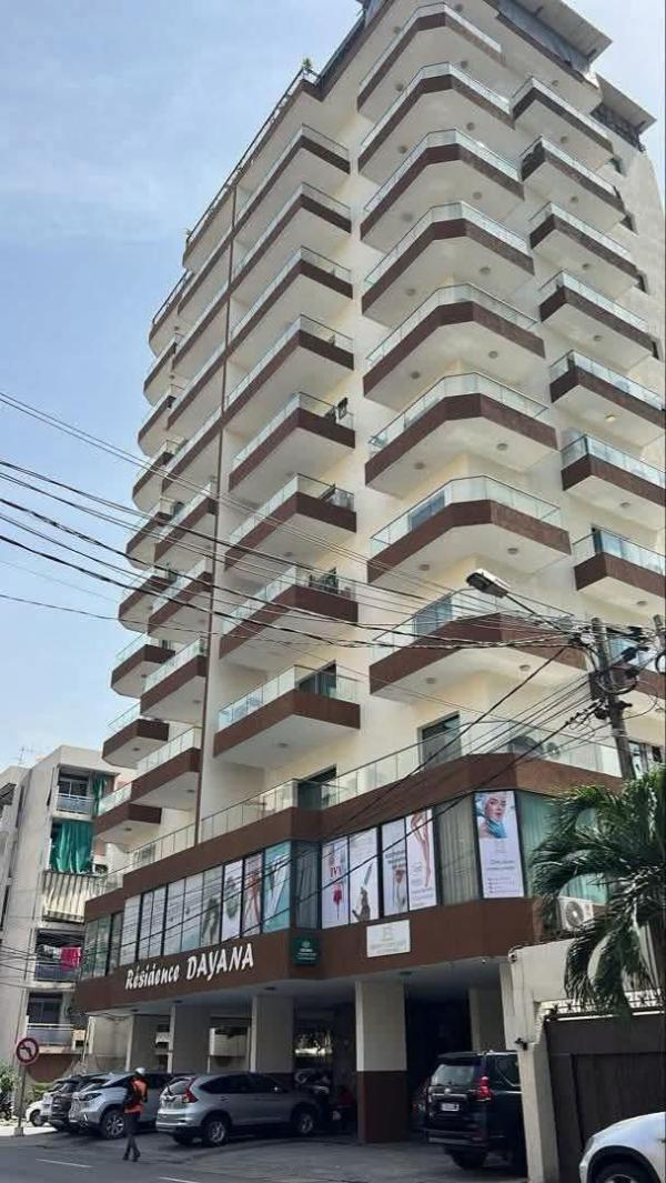  Je Vends Un Immeuble Abidjan Marcory Zone4 - mine terrain concession vente a marcory residentiel----un immeuble de r+11 et 21 appt de 4 pièces --superficie - 400 m2 --document - acd --rapport mensuel - 20 millions ----prix de vente - 3 yards 500 millions--mon contact whatsapp