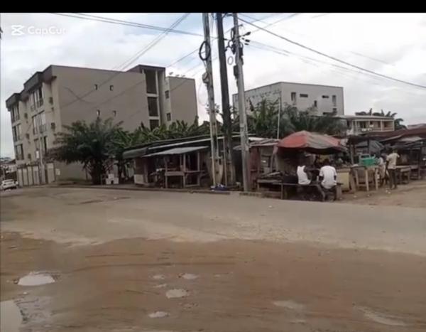  Je Vends Un Terrain De 600m2 Abidjan - mine terrain concession un superbe terrain de 600m2 en vente à la riviera 3 triangle situé en l'angle avec acd idéalement pour un immeuble haut standing les appartements se loue bien de cette zone à proximité du lycée français et américains prix de vente 250. millions