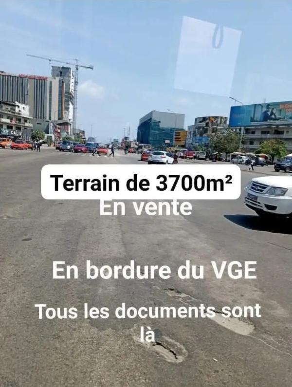  Terrain 3700m2 En Vente Sur Le Vge Abidjan - mine terrain concession macory terrain de 3700m² situé en bordure du vge et du boulevard du gabon c'est-à-dire le terrain donne sur 2 grande voie principale...--document - acd --prix- nous consulter ----nb- le terrain est en vente par une très grande agence immobilière agréée donc 