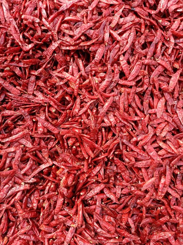  Piment Rouge De Qualité En Quantité - épices aromates bonjour madame et monsieur le service agricoles vous disposez --en gros et en détail les différents piments de qualité a vendre nous appelons --de venir acheter merci de nous contacter.