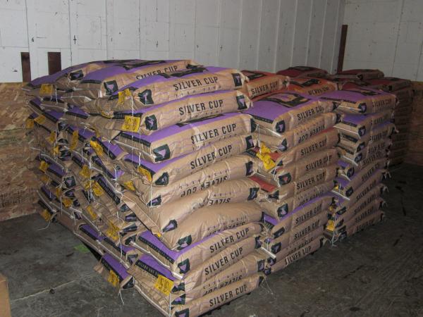  Fishmeal Organic Feed For Livestock - feed we supply organic animal feeds for livestock from our manufacturing partner in azerbaijan. it is rich in vitamins and protein.our goods is high quality,  have all required certificates.----product name- organic feed for livestock- broiler starter feed; broiler growing feed; viilage chicken feed; rura