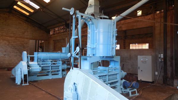  Matériels De Trituration D'huile Alimentaire - matériels machines  je cherche une soci&eacute;t&eacute; ou un particulier qui souhaite acheter ma chaine compl&egrave;te de mat&eacute;riels de trituration industrielle d'huile d'arachide et mon g&eacute;n&eacute;rateur &eacute;lectrique diesel 180kva. les mat&eacute;riels sont de fabrication indienne et ils 