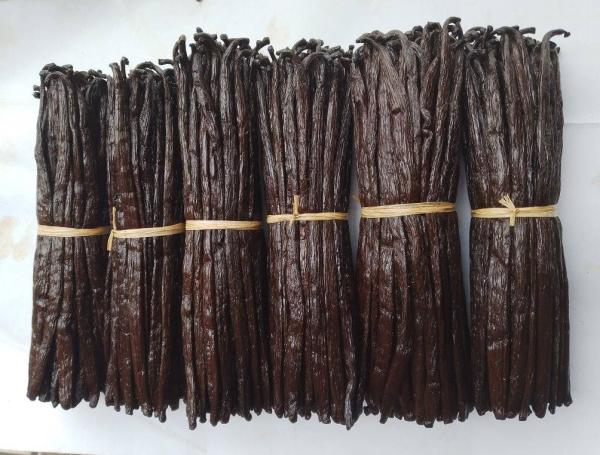 Madagascar Gourmet Grade Vanilla Beans - aromatic spices we are supplying best quality gourmet grade a vanilla beans from madagascar--specification---moisture- 30%-35%--vanillin- 1, 6%-2, 4%--length - 14cm-20cm--shelf life - 24 months --free contact  us via whatsapp text and call for more information or need sample to test or check our vanilla pods quality 