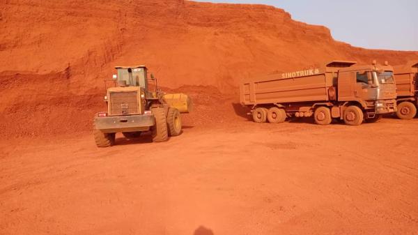  Bauxite Vendre - mine terrain concession  a tous. l'objectif pour nous est de trouver un tr&egrave;s bon acheteur de bauxite d'origine guin&eacute;en. 45% de teneur 48$/tonne prix fob dans le bateau de l'acheteur. commission 1$/tonne pour tous les facilitateurs. l'entreprise est capable de vendre 400.000t/mois a l'insta