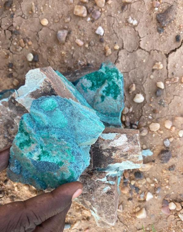  Cuivre, Dolomie Et Ferraille En Gros - métaux  nous disposons mes partenaires et moi une grosse quantit&eacute; de cuivre brut de la dolomie et de la ferraille. nous cherchons des clients a qui vendre nos produits &agrave; un prix imbattable. 