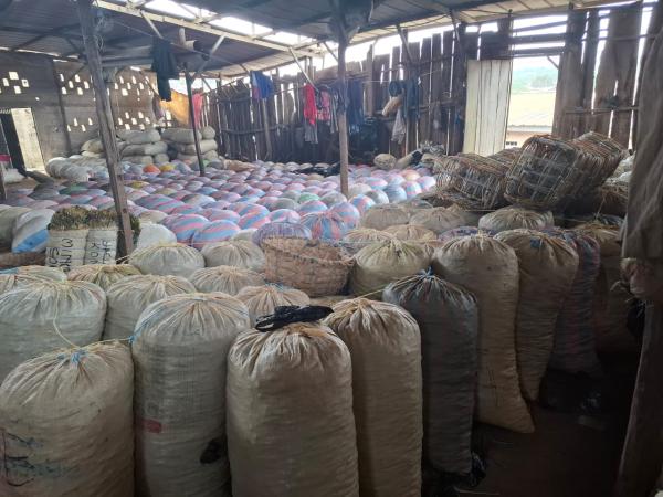  Stock De Noix De Cola Disponible - fruits secs et graines grillées premier producteur et exportateur mondial de noix de cola la c&ocirc;te d'ivoire a inclue la noix de cola dans la bourse des produits agricoles (bmpa) visant &agrave; apporter transparence et meilleure int&eacute;gration aux march&eacute;s. a cet effet nous vous proposons les meilleures qualit&ea