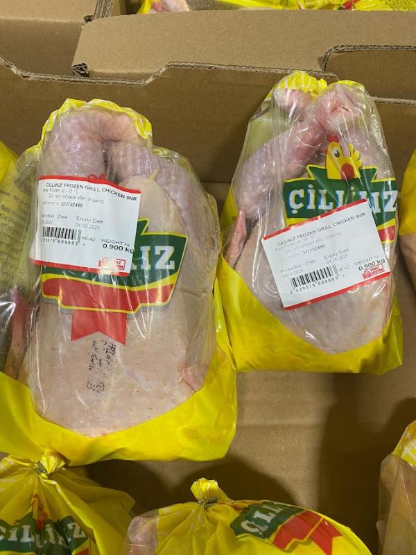 Poulet Entier Halal Whole Chicken Griller - meat and eggs b grade iwp x 10 900 1300 gr 23 mt in 40 ft turkish origin apr may june july 2025 production 12 months shelf life prix 1.59 /kg cfr specs as below *with carton lid / top *no missing parts *some parts broken *some skin off *some blood marks