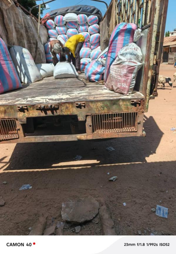  Fourniseure - autres salut je suis mr ousmane nationalit&eacute; togolaise fournisseur des produits agricoles fruits et graines expl sodja acajou carit&eacute; n&eacute;r&eacute; etc besoin de clients preneur merci pour votre compr&eacute;hension.