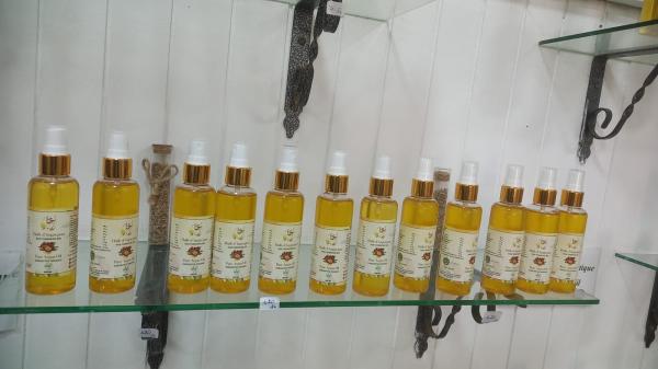  Huile D'argan Marocaine 100% Pure Vierge - huiles nous proposons l'or vert du maroc de l'huile d'argan 100% pure naturelle et vierge issue d'une production artisanale et responsable. notre huile est soigneusement extraite &agrave; froid selon des m&eacute;thodes traditionnelles pr&eacute;servant ainsi toutes ses propri&eacute;t&eacute;s except