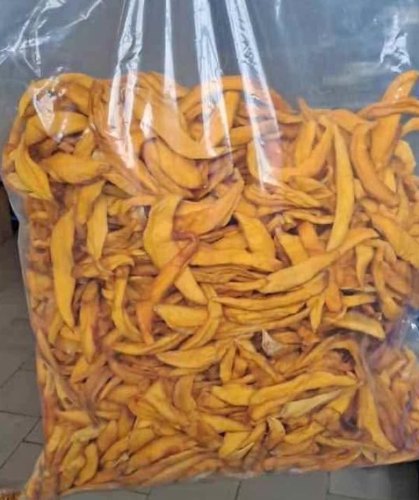  Mangue Séché - fruits secs et graines grillées mangue s&eacute;ch&eacute; origine s&eacute;n&eacute;gal vari&eacute;t&eacute; kent emball&eacute; dans des sachets de 500g et 1kg .--nous sommes ouverts pour tout renseignement par rapport &agrave; notre produit par rapport au prix fob.----
