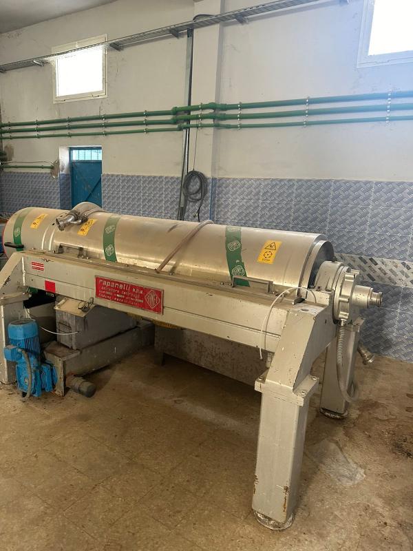  Chaine Complété - huiles chaine d'extraction compl&egrave;te 2tonnes heure whatssap prix 50000 euros enl&egrave;vement sur place ou exp&eacute;dition pour le maghreb tr&egrave;s bonne &eacute;tat 2006 pas trop utilis&eacute;e. 