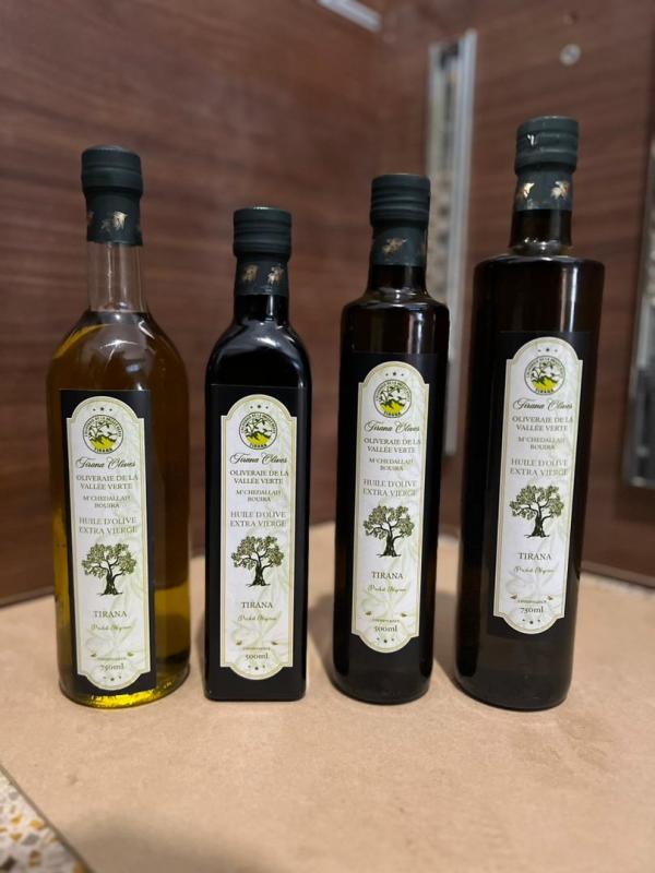  Huile De La Valee - huiles bonjour cher partenaire,  nous vous proposons notre huile d'olive vierge ou vierge extra de la valee de la kabylie. --quantité importante emballer en pet ou en verre. --coordialement. 