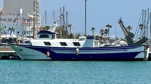  Bateau Chalutier Fvpr - equipement maritime longueur 25, 03 mts--largeur - 6, 10 mts--matériel construction - fibre verre avec polyester--equipement - complet--anne construction - 2001--lieu - espagne--marque moteur - caterpillar 3512 a-dit--tonnage gt - 103, 57--tonnage trb - 35, 83--equipement électronique complet--