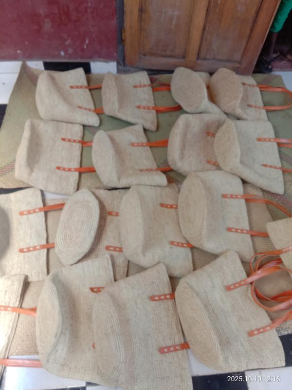  Artisant Fabriquant Fournisseur - Industrie exploitation nous fabriquons toutes sortes d'objets artisanaux en raphia naturel malgache paniers sacs chapeaux d&eacute;coratifs nous fournissons &eacute;galement en gros dans le monde entier. contactez nous 