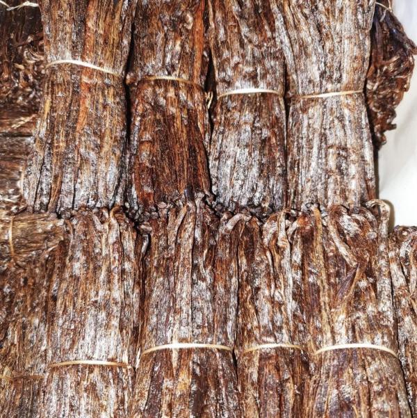  Vanille Bourbon Madagascar Qualité Premium - épices aromates nous proposons une vanille bourbon 100 % naturelle issue de la r&eacute;gion d’andapa au nord est de madagascar berceau de la meilleure vanille au monde. nos gousses sont cultiv&eacute;es dans un environnement tropical id&eacute;al au c&oelig;ur de plantations familiales qui perp&eacute;tuent un