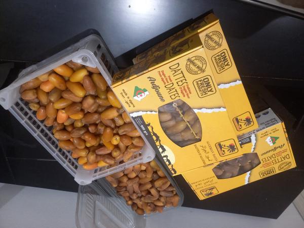  Dattes - fruits secs et graines grillées vente dattes origine algerie gros par palette de 1000 kg distribution tout l'espagne et l'europe nous disposant boite 1 kg 3 kg 5 kg caisse notre d&eacute;p&ocirc;t situ&eacute; &agrave; alicante espagne 