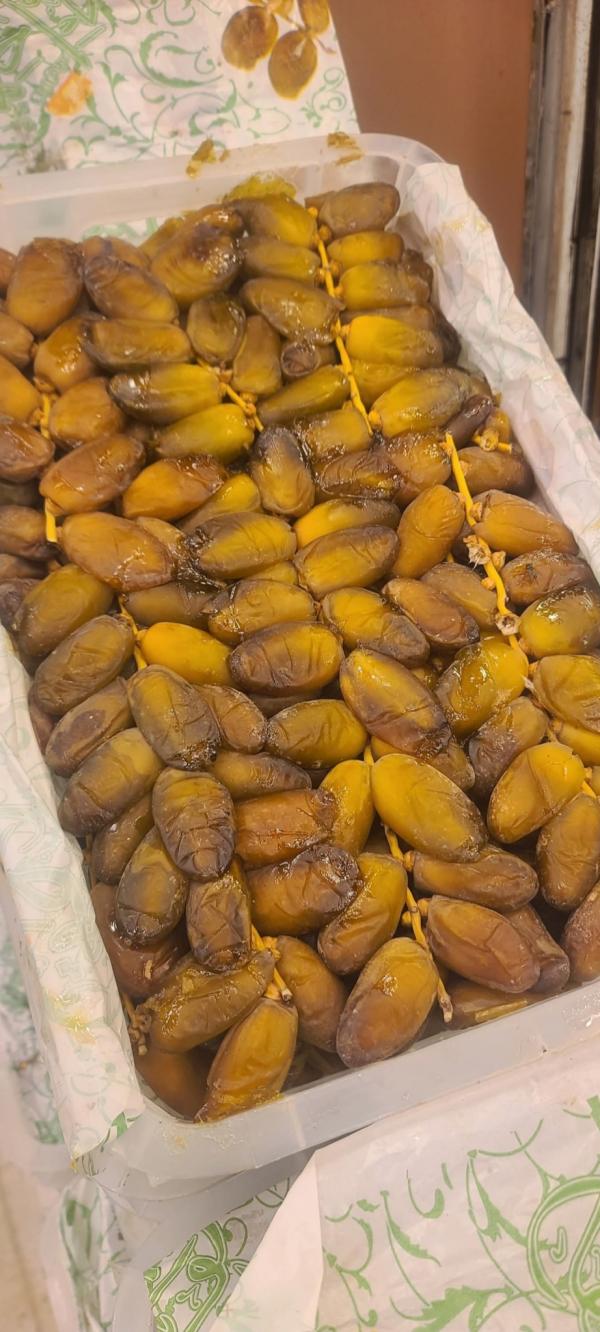  Prestige Dates Company - fruits et légumes  **prestige tmour** a le plaisir de vous pr&eacute;senter les meilleures dattes de qualit&eacute; premium ✨ deglet nour authentique d'alg&eacute;rie ✨ qualit&eacute; sup&eacute;rieure et saveur exceptionnelle ✨ emballage luxueux id&eacute;al pour vos cadeaux nous sommes fiers de 
