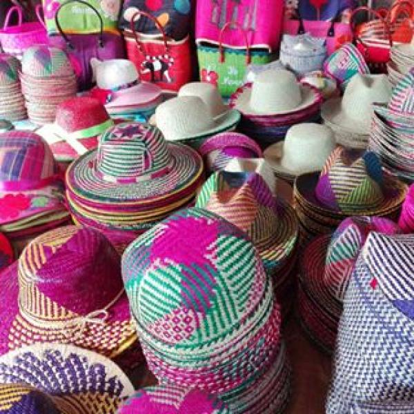  Je Cherche Des Partenaires Et Des Clients - publicité-nouveaux produits annonce partenariat et collaboration autour des arts malgaches en raphia et ravindahasa** vous etes passionn&eacute; par l artisanat et la culture malgache ? nous sommes &agrave; la recherche de partenaires et de clients pour promouvoir et distribuer nos cr&eacute;ations uniques en raphia et