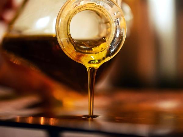  Huile Acide - olis 550 tons of remaining olive oil are available designated for the production of biofuel pharmaceuticals or cosmetics. acidity level 40% price 0.70   kg tunisia analys available photo and video available